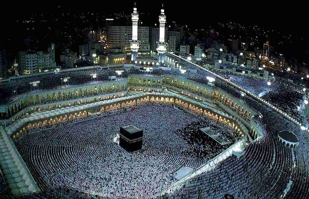 بالصور .. تعرف على مواقيت الصلاة في مكة والمدينة