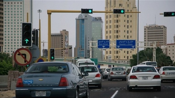 في الكويت.. المرور يبدأ سحب لوحات المركبات المُعيقة للسير