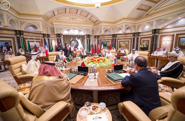 قادة الخليج وفرنسا يؤكدون على حق دول المنطقة باحترام استقلالها ووحدة أراضيها