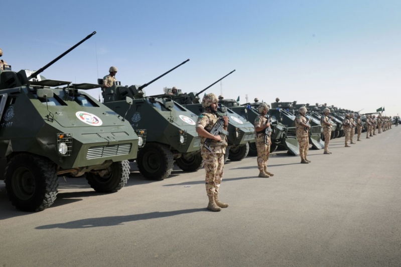 اللواء العتيبي يتفقد جاهزية الوحدات المشاركة بالتمرين المشترك “أمن الخليج العربي1” (1)