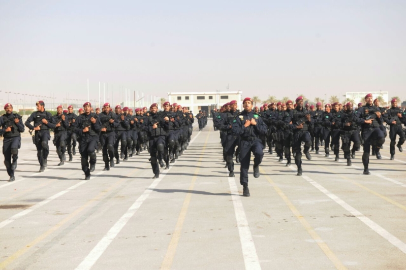 اللواء العتيبي يتفقد جاهزية الوحدات المشاركة بالتمرين المشترك “أمن الخليج العربي1” (13)