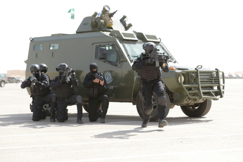 اللواء العتيبي يتفقد جاهزية الوحدات المشاركة بالتمرين المشترك “أمن الخليج العربي1” (20)