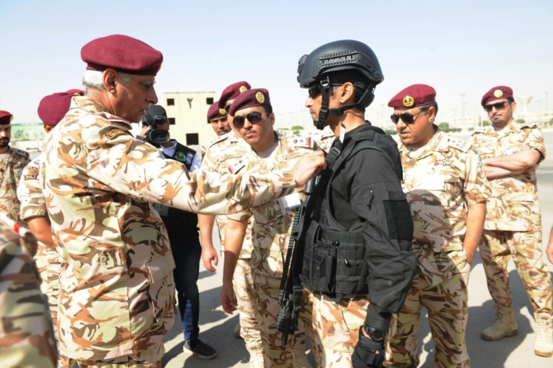 اللواء العتيبي يتفقد جاهزية الوحدات المشاركة بالتمرين المشترك “أمن الخليج العربي1” (27)