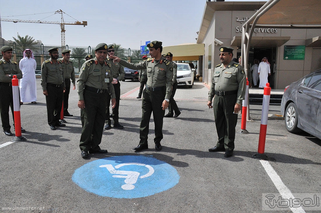 اللواء اليحيى يدشن صالة ذوي الاحتياجات الخاصة بجوازات الرياض (6)