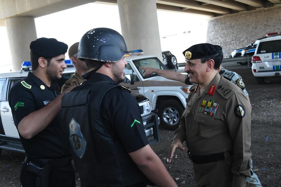 بالصور.. المحرج يزور مراكز الضبط الأمني وقيادة أمن الطرق