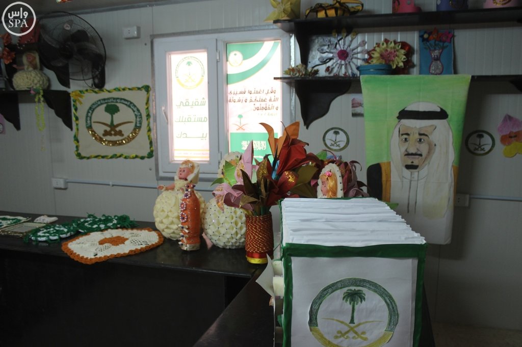 المركز السعودي يقدم خدماته التعليمية والتدريبية للاجئين السوريين في مخيم الزعتري (2)