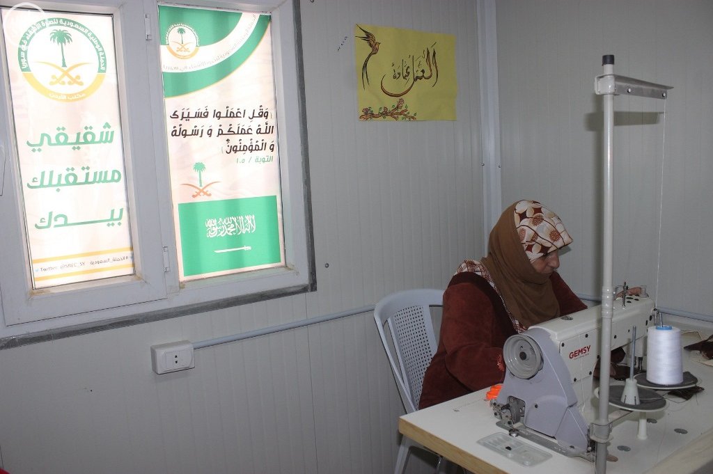المركز السعودي يقدم خدماته التعليمية والتدريبية للاجئين السوريين في مخيم الزعتري (3)