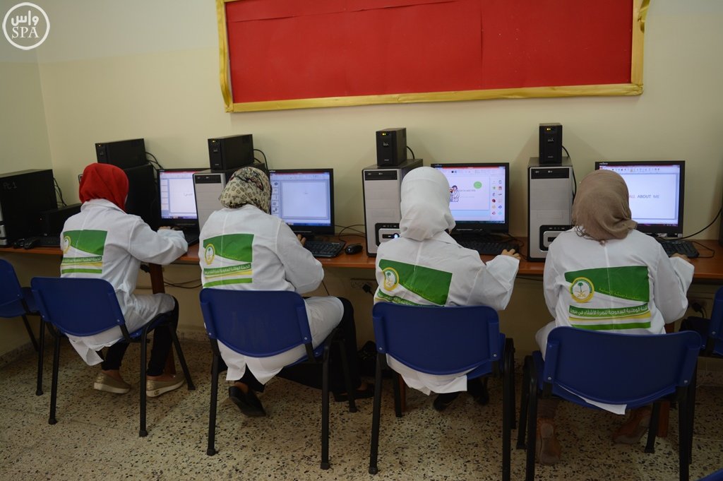 المركز السعودي يقدم خدماته التعليمية والتدريبية للاجئين السوريين في مخيم الزعتري (4)
