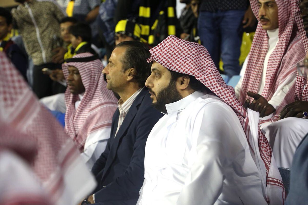 آل الشيخ وبيتزي يحضران مباراة الاتحاد والشباب