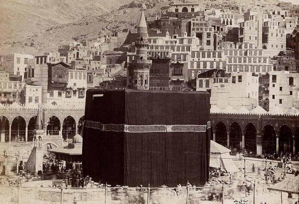 رحلة إنارة المسجد الحرام في عهد المؤسس