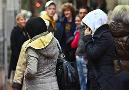 دراسة أوروبية : المسلمون الأكثر شعورًا بالوحدة