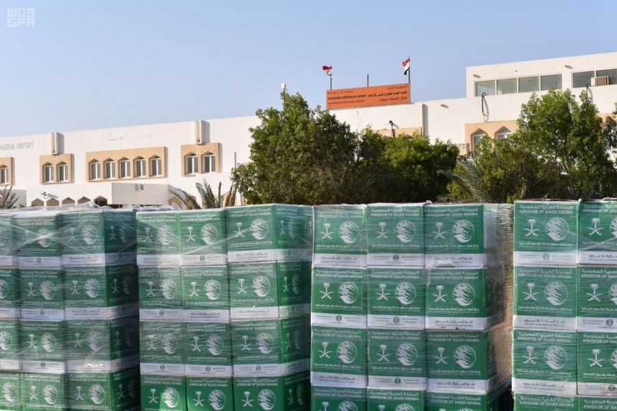 مركز الملك سلمان للإغاثة يدشن مشروع توزيع التمور في محافظة المهرة