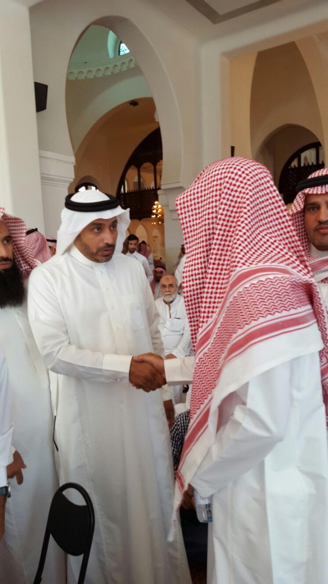 مدير “تعليم الرياض” يؤدي صلاة الميت على المعلمتين “الغامدي” و”العتيبي”