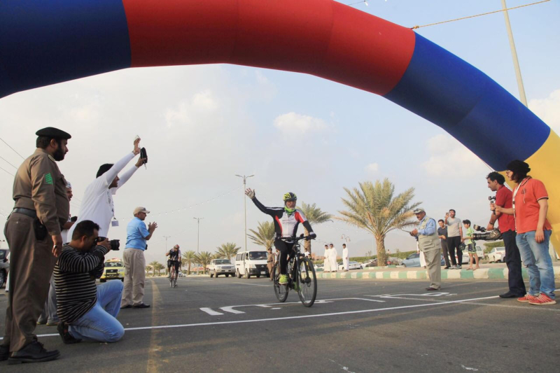 المغربي إسماعيل بطل سباق الدراجات الهوائية بمحايل 10