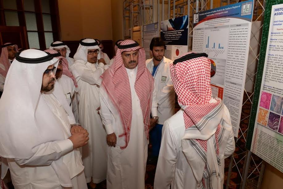 200 بحث طبي محكم بالملتقى الطلابي الأول للأبحاث بجامعة الملك خالد