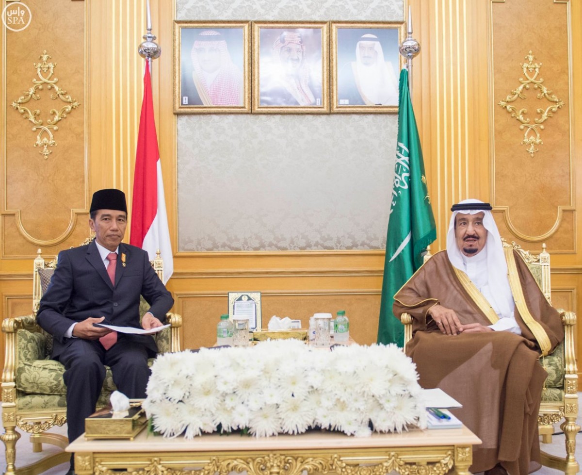 خادم الحرمين يعقد جلسة مباحثات مع رئيس إندونيسيا