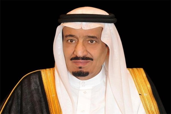 منح الملك سلمان وسام الأمير نايف للأمن العربي من الدرجة الممتازة