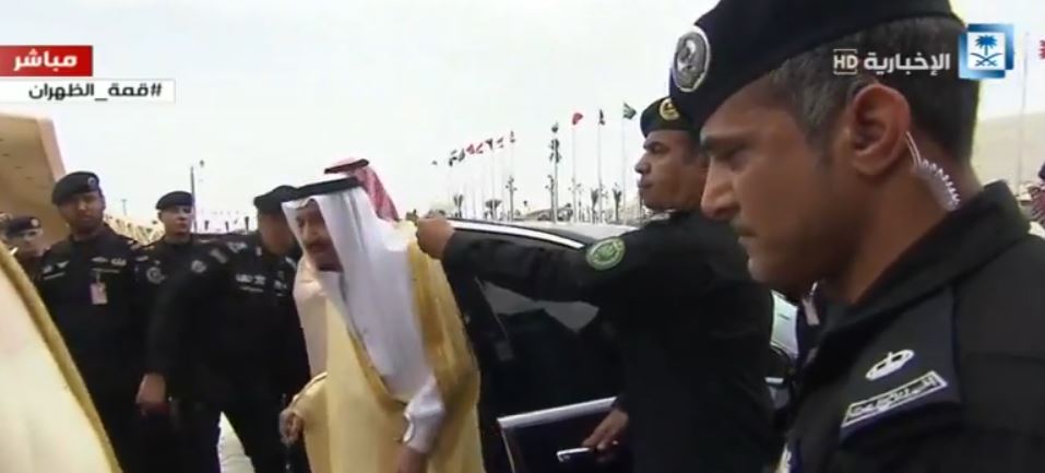 خادم الحرمين يصل لمقر إنعقاد القمة العربية الـ٢٩