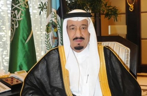 رئيس وزراء باكستان يصل إلى الرياض والملك سلمان في مقدمة مستقبليه