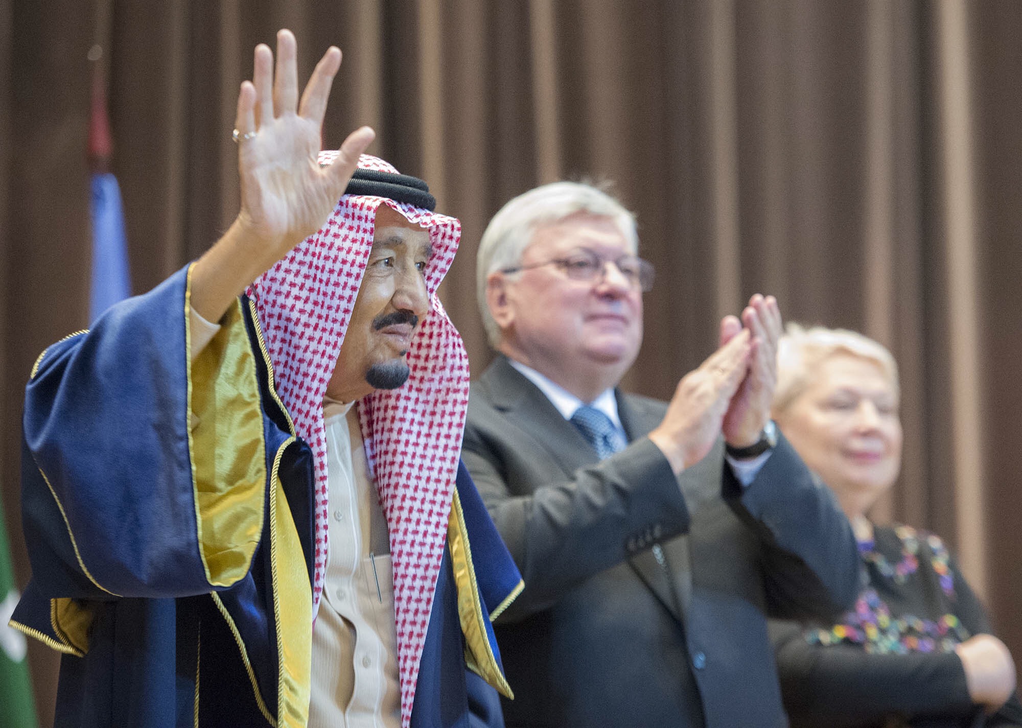 شاهد بالصور.. الملك سلمان يتسلم الدكتوراه الفخرية من جامعة موسكو
