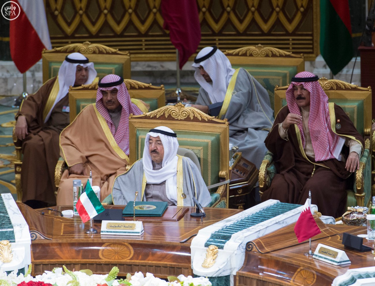 الملك-سلمان-يختتم-اعمال-القمة-الخليجية (2)