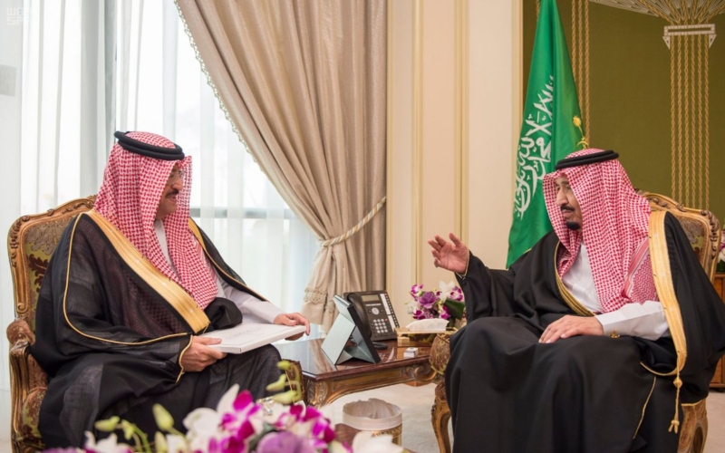 الملك سلمان يستقبل سفير البحرين