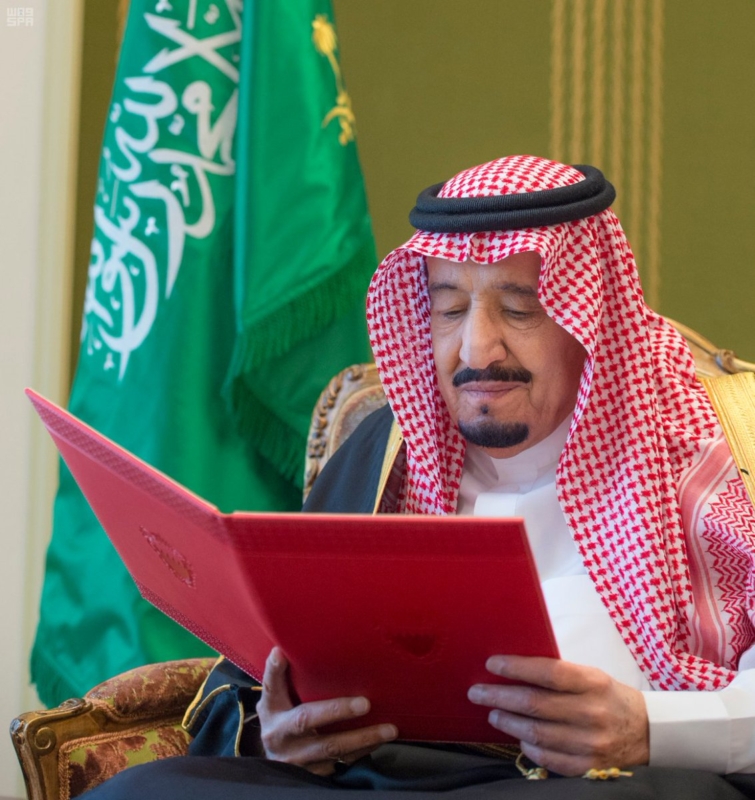 الملك سلمان يستقبل سفير البحرين2