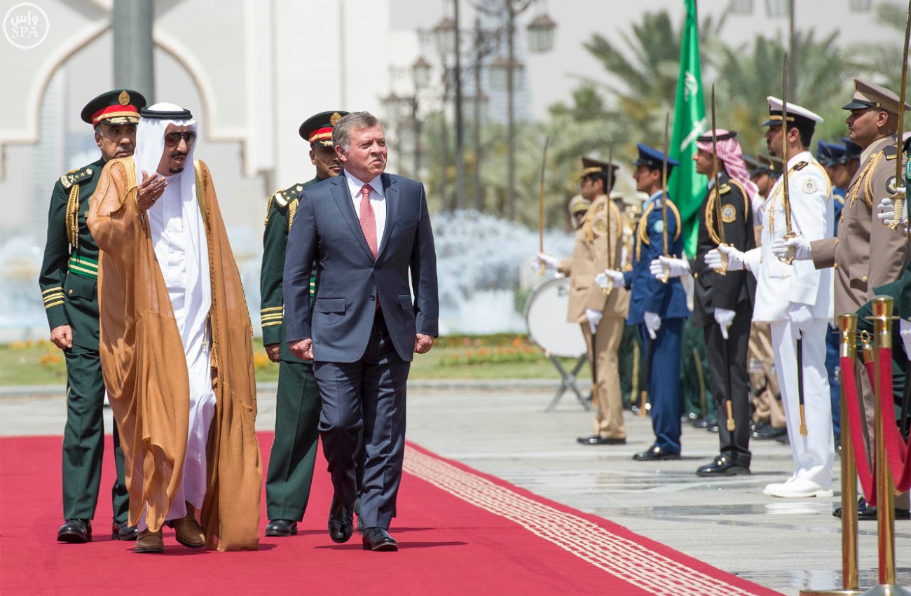#خادم_الحرمين والملك عبدالله يشهدان توقيع إنشاء مجلس التنسيق السعودي الأردني