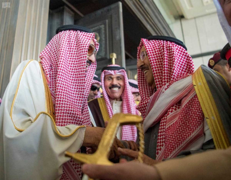 الملك سلمان يشرف مادبة الغداء التي أقامها ولي عهد الكويت