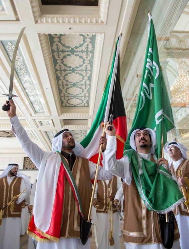 الملك سلمان يشرف مادبة الغداء التي أقامها ولي عهد الكويت.jpg15