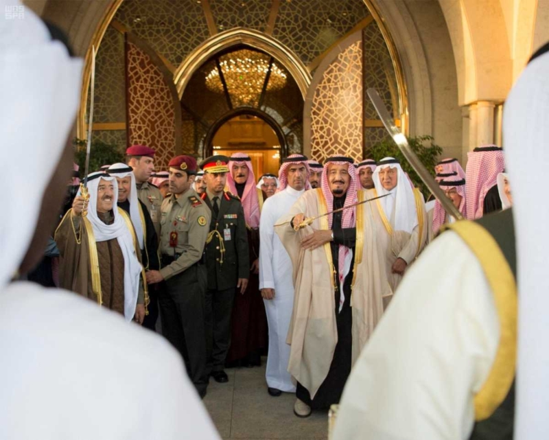 الملك سلمان يصل اإلى الكويت.jpg12