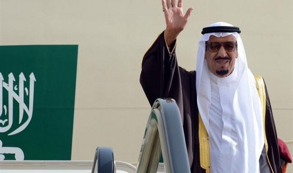 الملك سلمان يغادر إلى مصر في زيارة رسمية وترأس وفد المملكة في القمة العربية الأوروبية