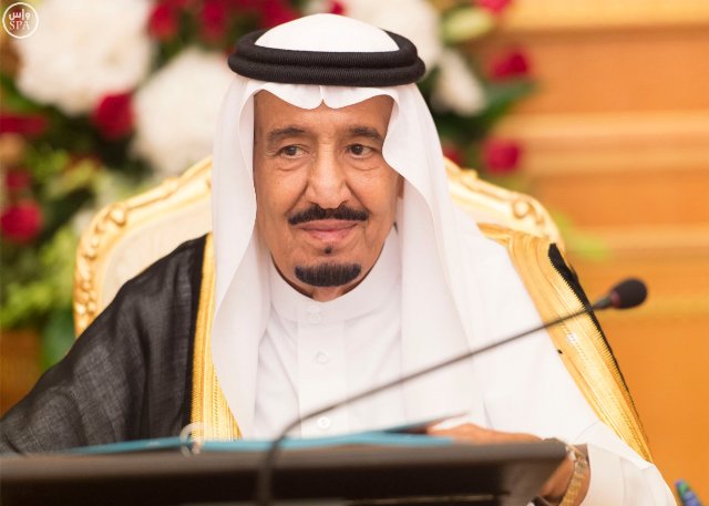 الملك سلمان مهنئاً بالعيد عبر “تويتر”: دعواتي للشعب السعودي بالتقدم والازدهار