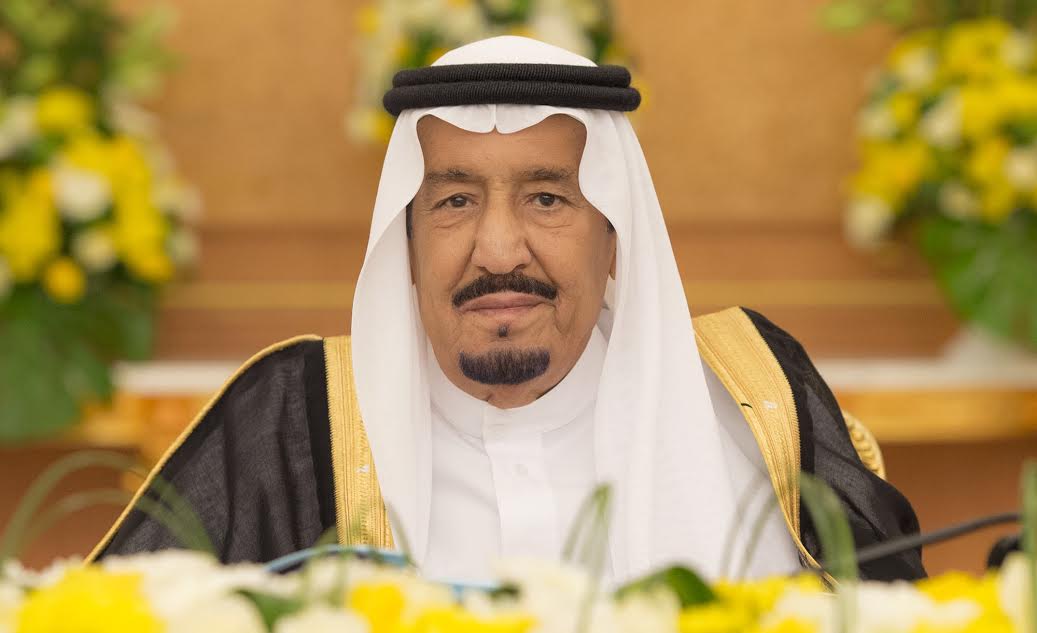 في مستهل جلسة مجلس الوزراء .. الملك يرحب بولي العهد ويشكر الأمير محمد بن نايف‎