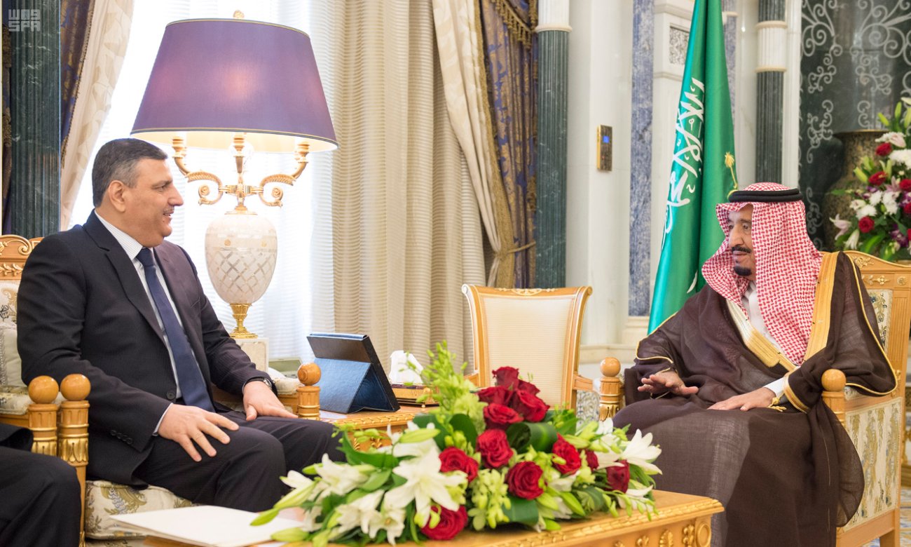 الملك مستقبلاً رياض حجاب : السعودية تدعم الحل السياسي في سوريا وفقاً لـ “جنيف 1”
