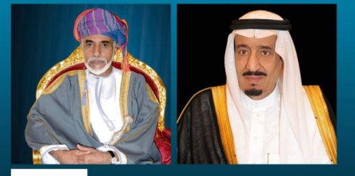 الملك يتلقى برقية عزاء من السلطان قابوس في وفاة الأمير منصور بن مقرن بن عبدالعزيز