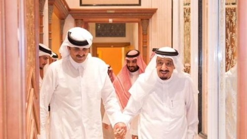 اليوم .. الملك سلمان في قطر والعلاقات الأخوية تتصدر المباحثات