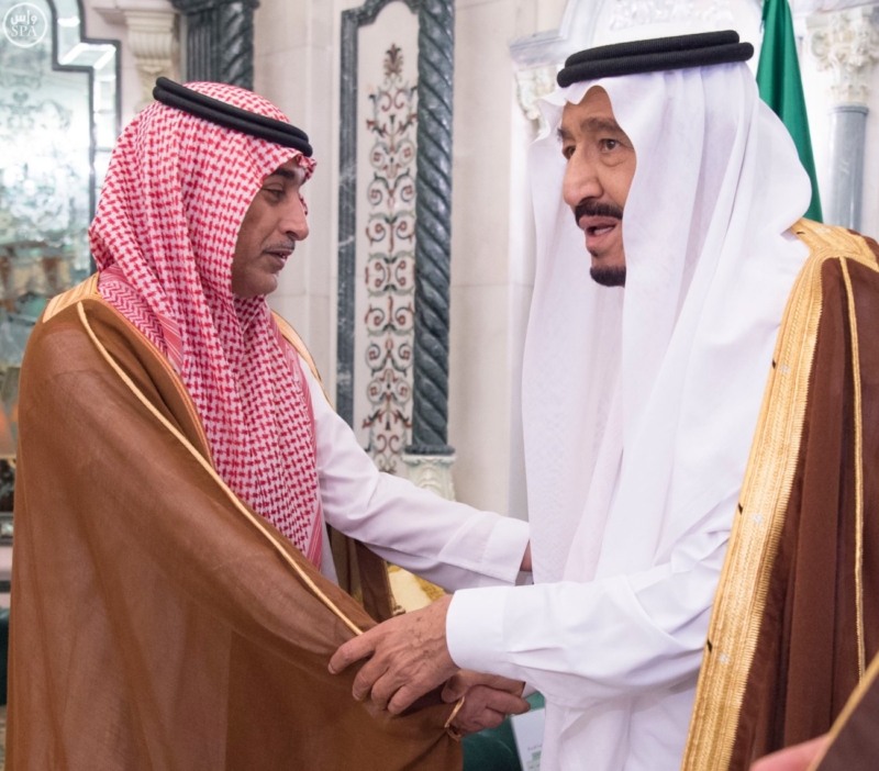 الملك يؤدي صلاة الميت على الأمير بدر بن محمد بن عبد العزيز10