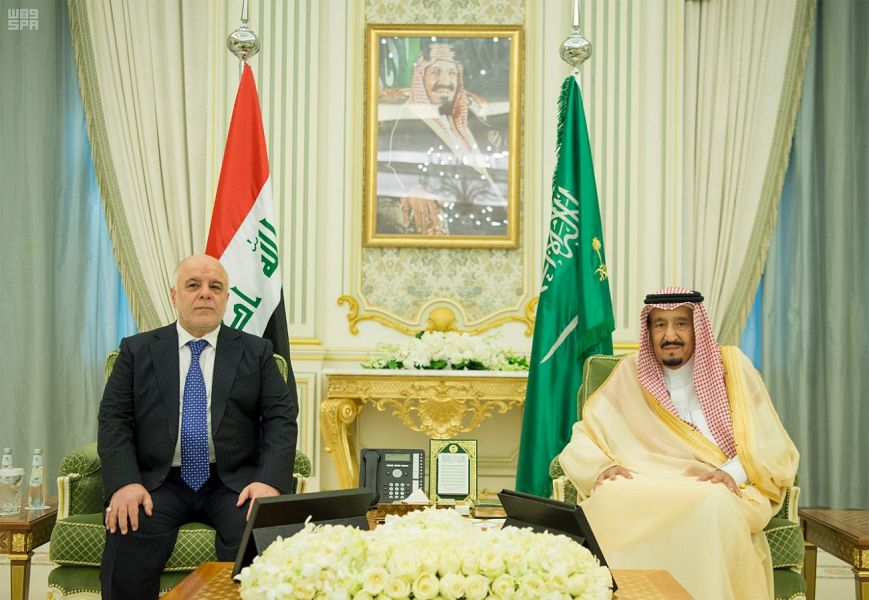 بالصور.. الملك يبحث العلاقات الثنائية مع رئيس وزراء العراق