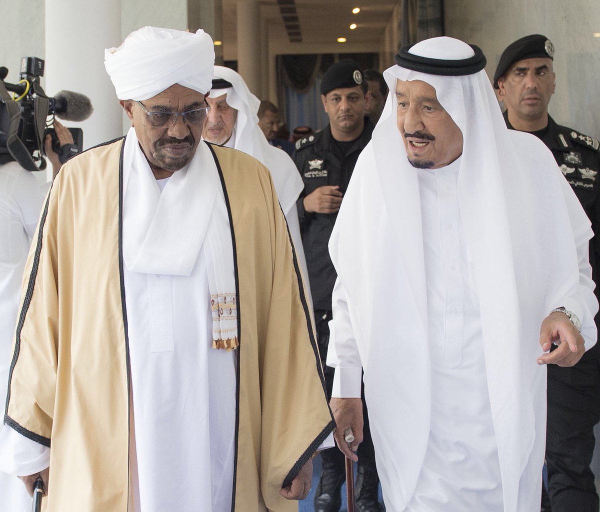 نجاح جديد للدبلوماسية السعودية .. ترامب يرفع العقوبات الاقتصادية عن السودان