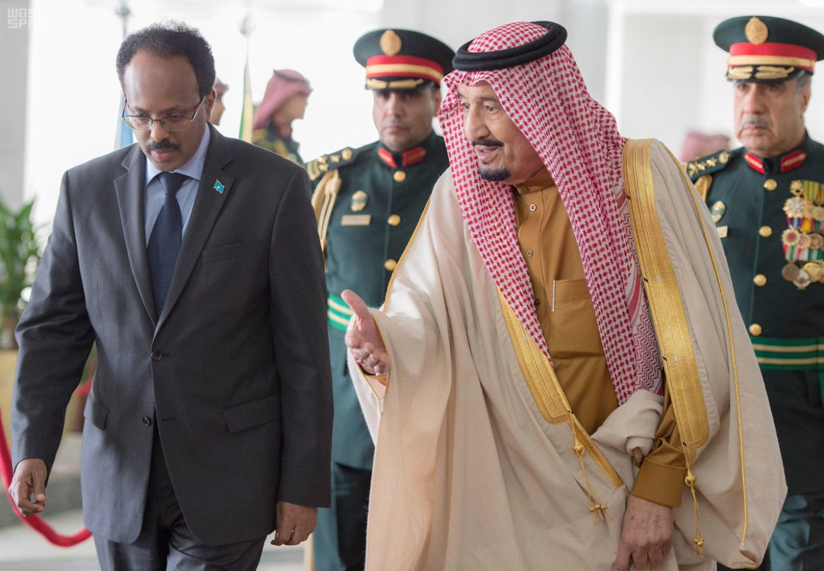 شاهد .. صور استقبال خادم الحرمين لرئيس الصومال