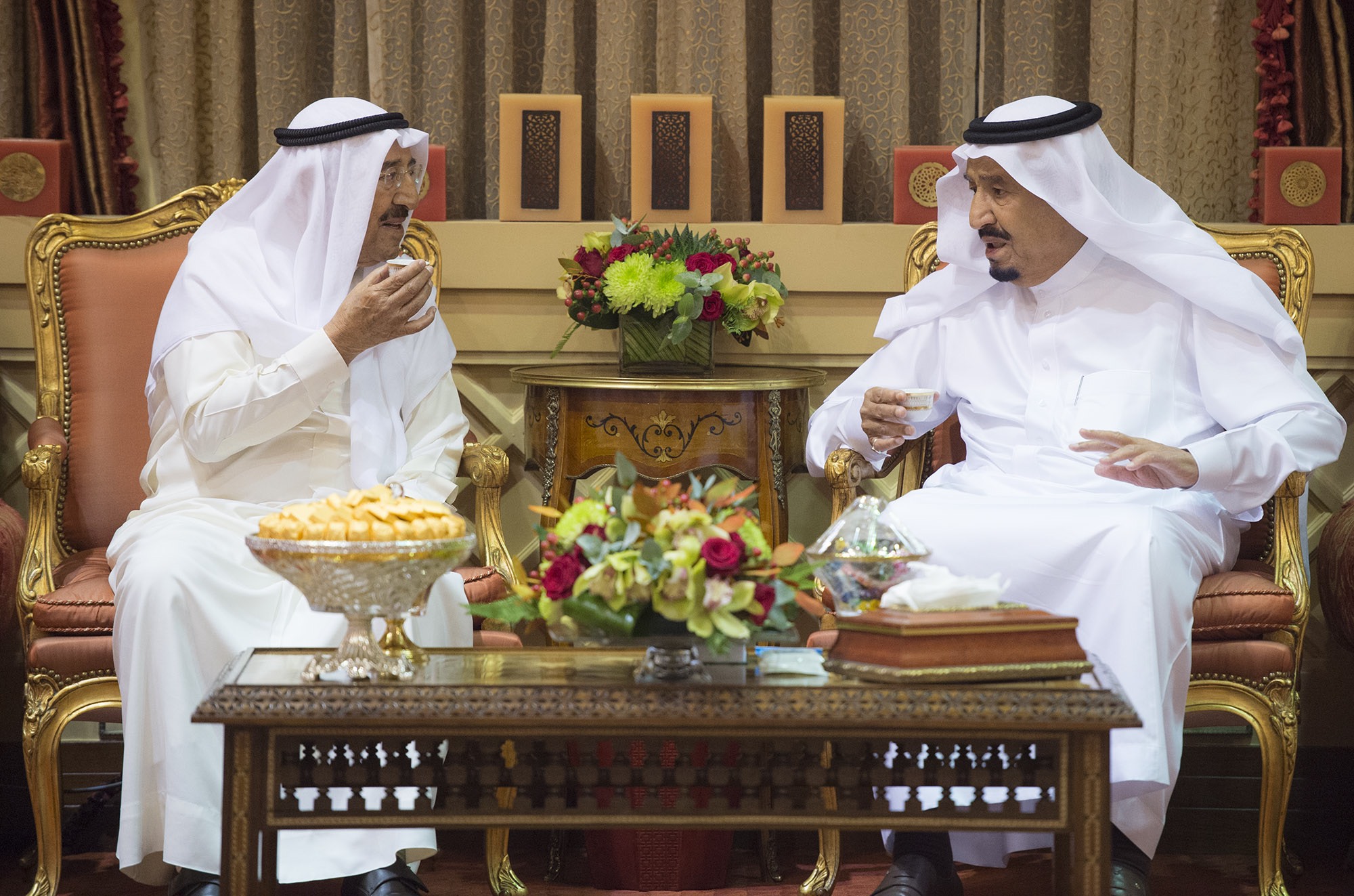 الملك سلمان يدعو أمير #الكويت لحضور القمة الخليجية