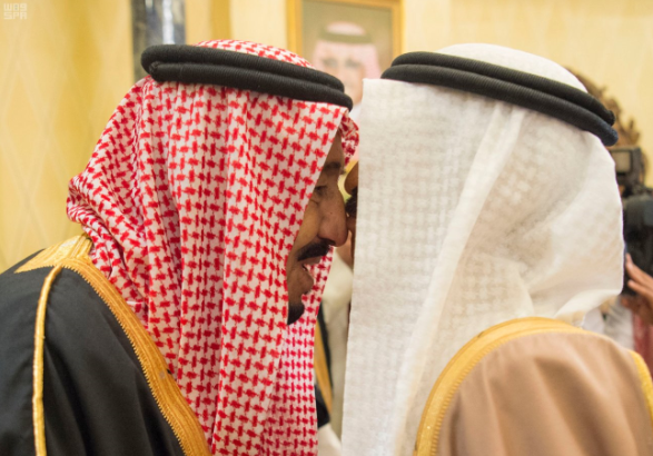 شاهد.. صور استقبال الملك سلمان لرئيس وزراء البحرين