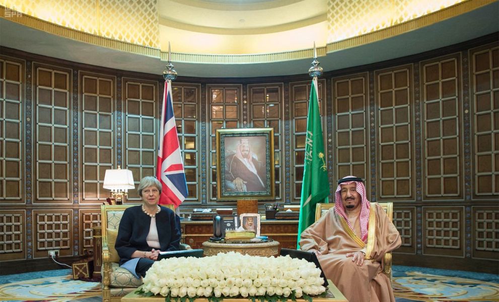 بالصور.. الملك يستقبل رئيسة وزراء بريطانيا ويعقدان جلسة مباحثات