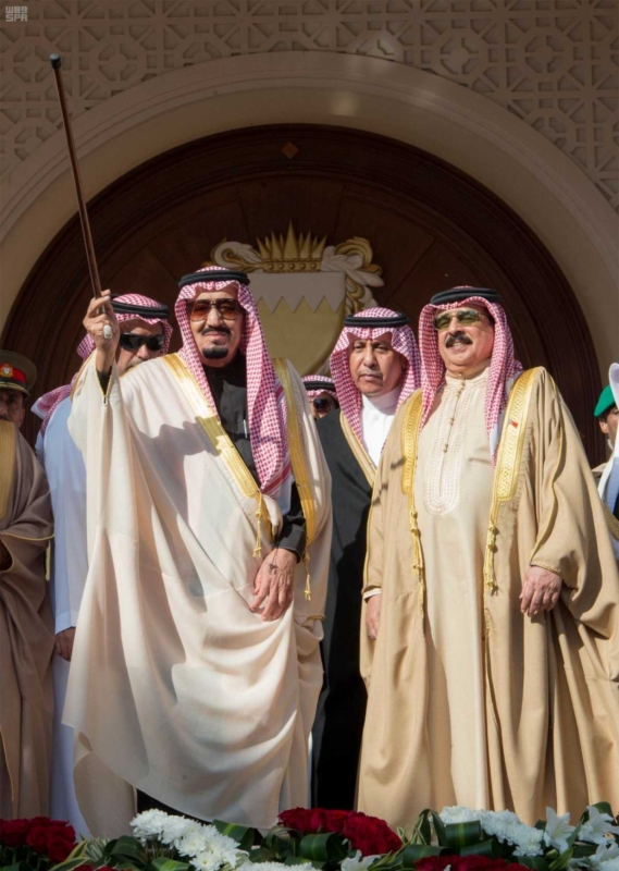 الملك يستقبل ملك البحرين ويشرف مادبة الغداء.jpg1