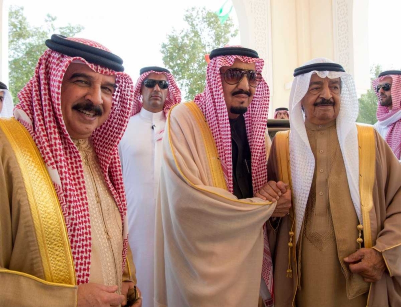 الملك يستقبل ملك البحرين ويشرف مادبة الغداء.jpg8
