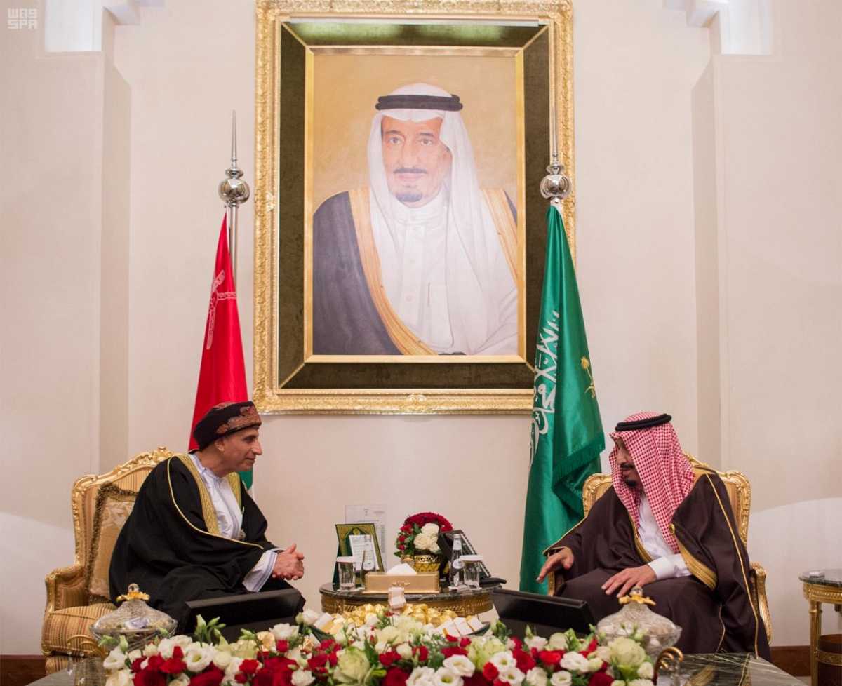 الملك يستقبل نائب رئيس الوزراء لشؤون مجلس الوزراء بسلطنة عمان