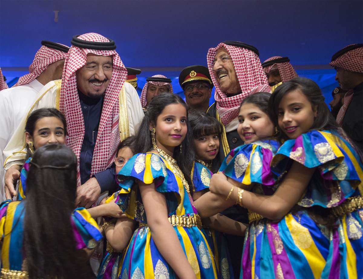 بالفيديو .. استقبال الملك سلمان في حفل وزارة الإعلام الكويتية