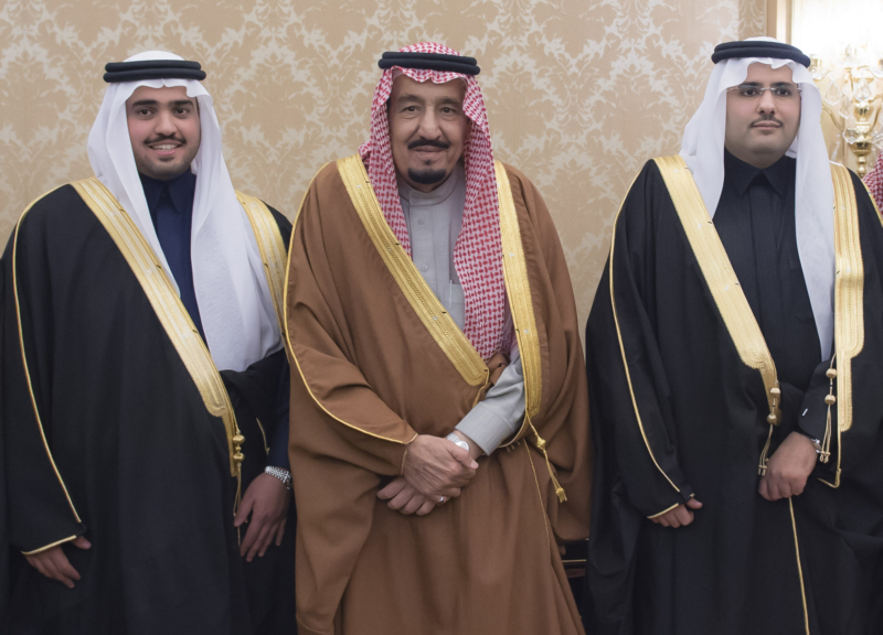 الملك يشرف حفل زواج ابناء اخيه الامير احمد بن عبدالعزيز ‫(34669064)‬ ‫‬