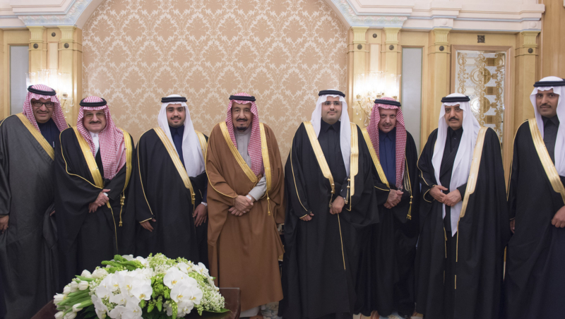 الملك يشرف حفل زواج ابناء اخيه الامير احمد بن عبدالعزيز ‫(34669065)‬ ‫‬